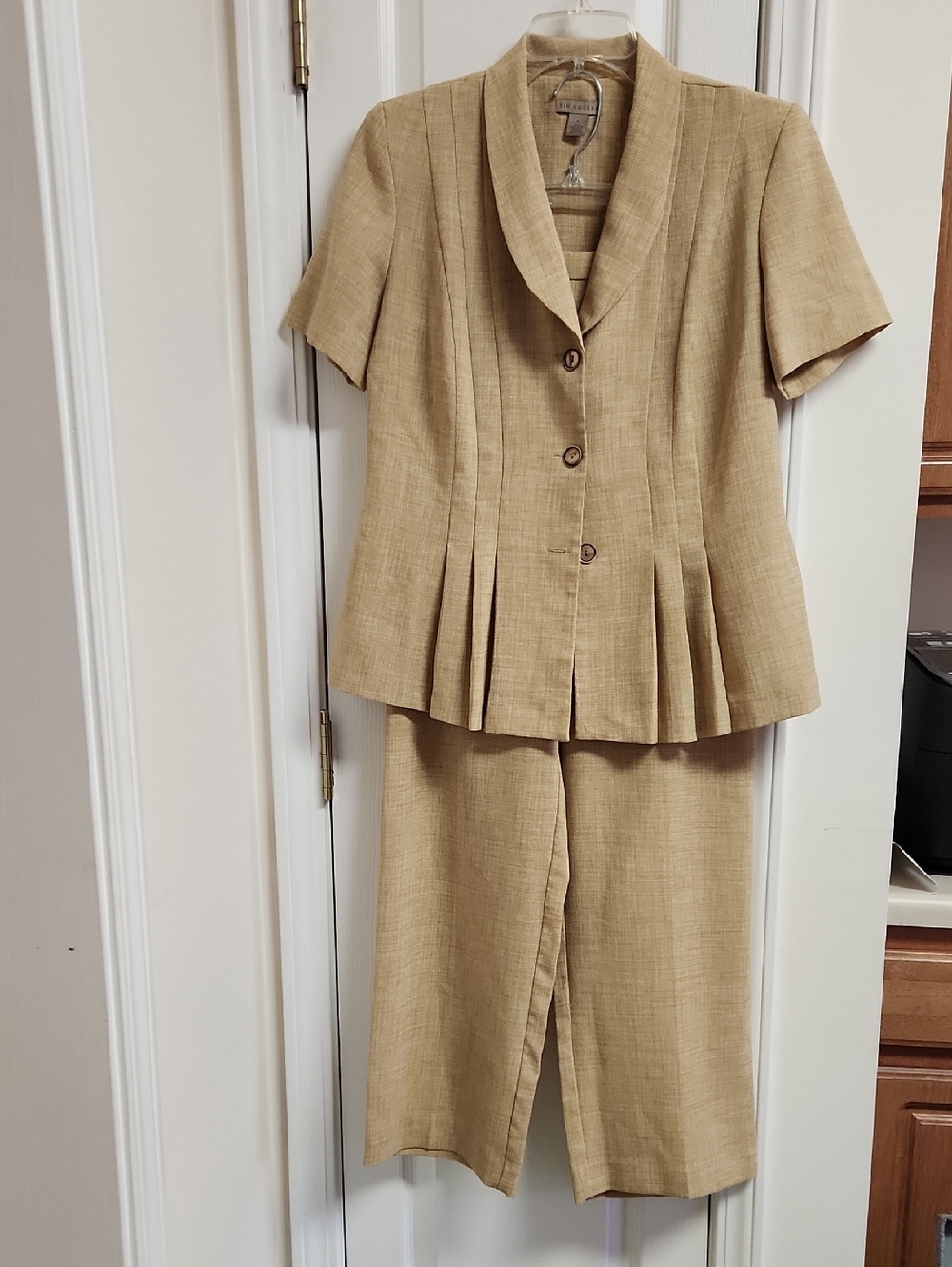 Kim Rogers Beige Short-Sleeve Jacket Ensemble